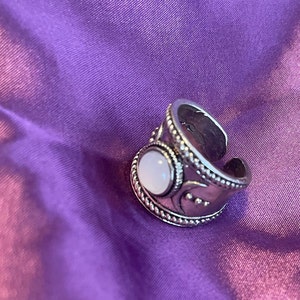 Anello con pietra di luna