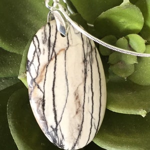 Mesh work Jasper pendant with silver chain