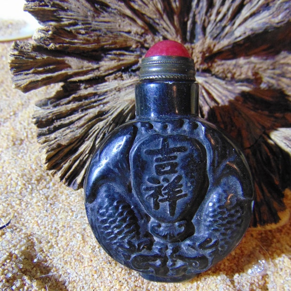 Hand carved "Dragon" 2.7 inches Black jade snuff bottle