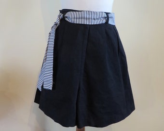 50s/40s Repro clothing , Vintage style Black short , M