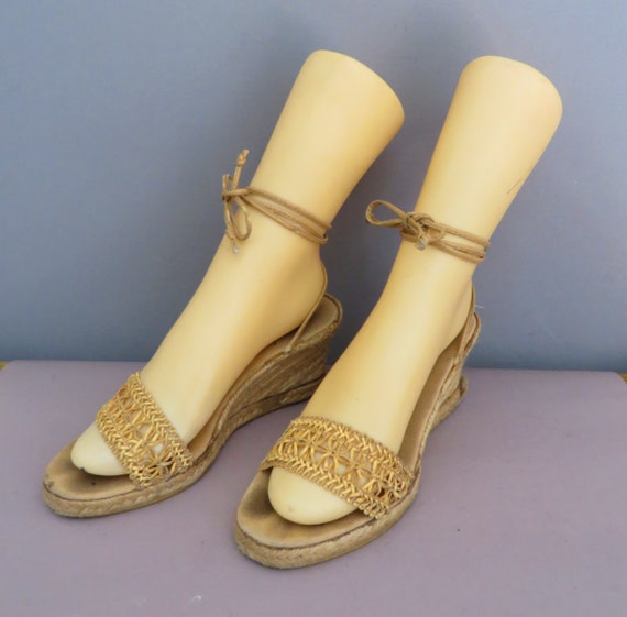 Vintage summer shoes 40s/50s style straw effect 7… - image 4