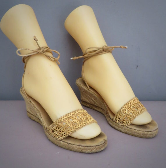 Vintage summer shoes 40s/50s style straw effect 7… - image 3