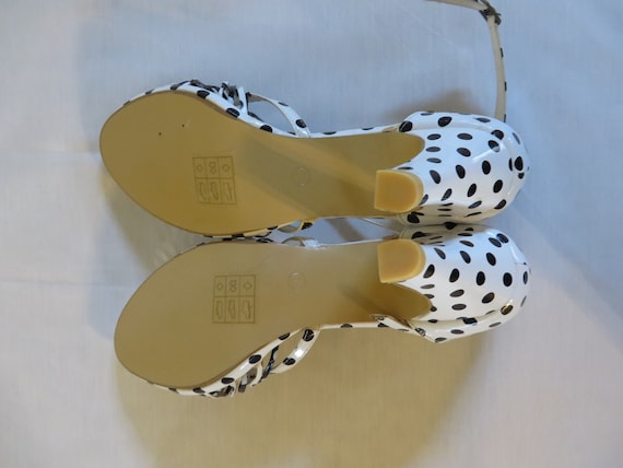 50s Repro Woman Shoes White and Black Polka Dot pin up 
