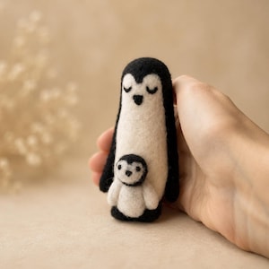 Needle Felted Penguin with Baby, Handmade Wool Penguin Sculpture, Cute Penguin Figurine, Waldorf Nursery Decor, Penguin Lover Gift