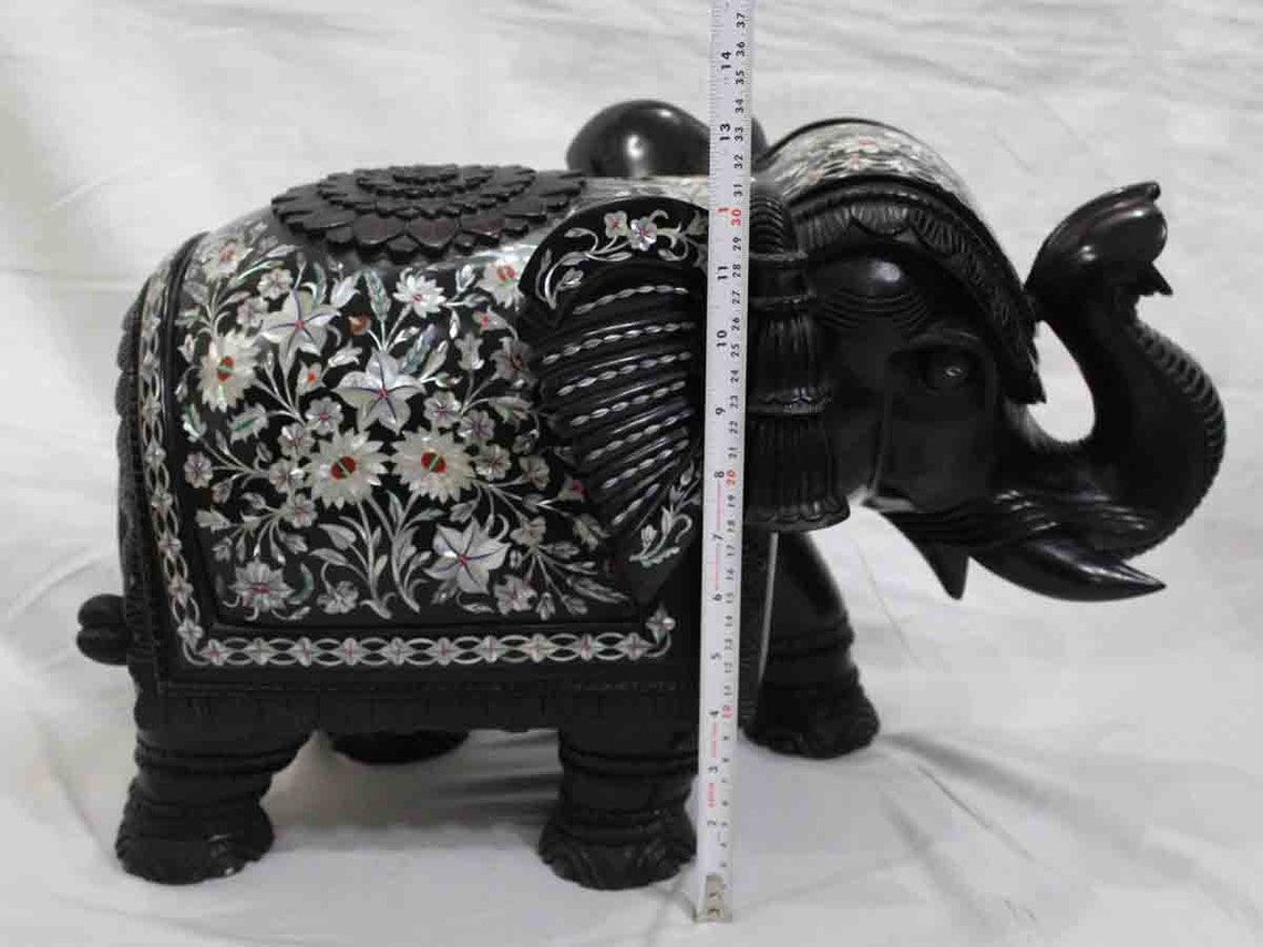Statue éléphant Ancienne En Marbre Pietra Dura Avec Incrustations De Pierres Semi-précieuses - Inde, Période 1900-1940