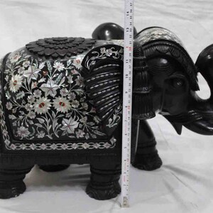 Statue Ancienne éléphant En Marbre - Pietra Dura Avec Pierres Semi-précieuses, Inde Années 1900-1940