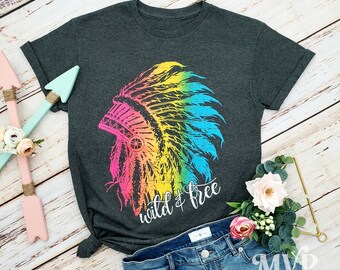 Camiseta con tocado salvaje y libre, estilo nativo americano.