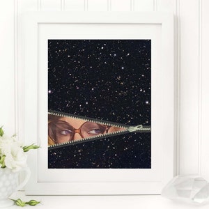 Achter de schermen - Universum-kunstprint - Surrealistische collagekunst