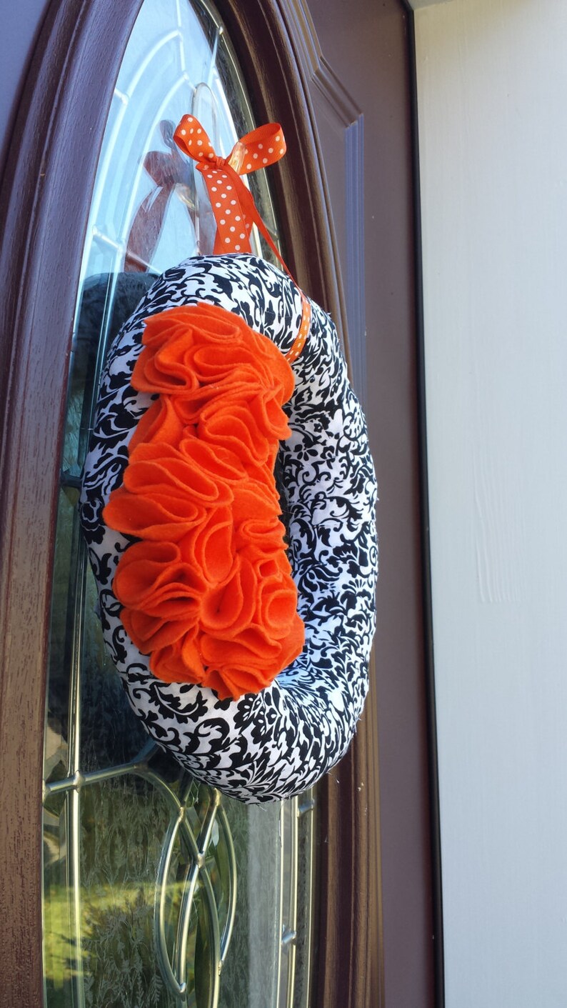 Black and Orange Ruffled Halloween Wreath