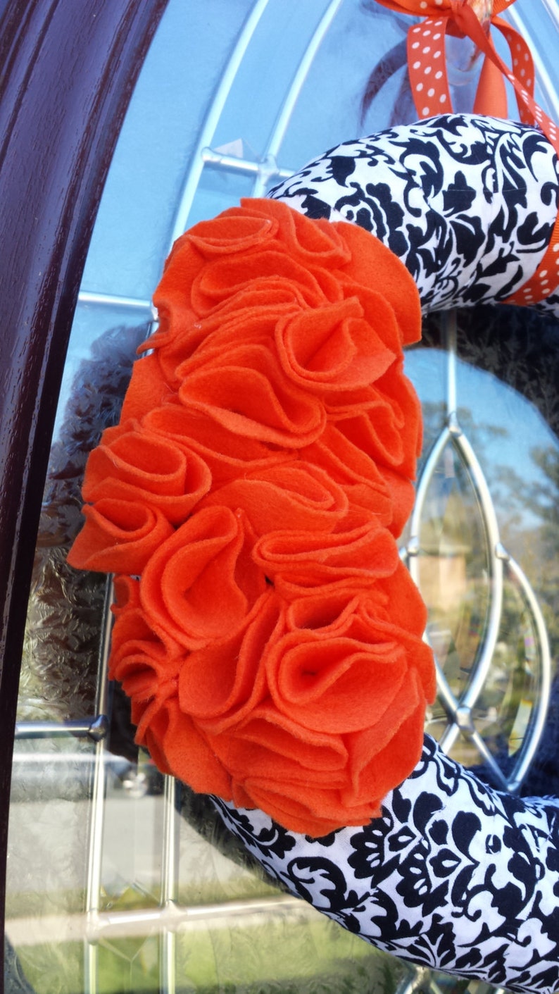 Black and Orange Ruffled Halloween Wreath