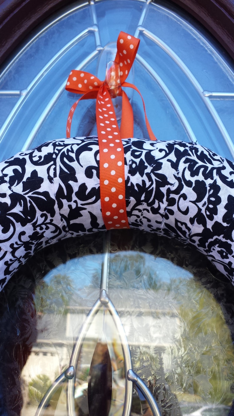 Black and Orange Ruffled Halloween Wreath