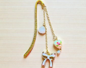 Gold and pink Coquette Bookmark with Charms – Bow, Heart & Pink Stone, Elegant, feminine Gift for Book Lovers, Cute Reading Accessory