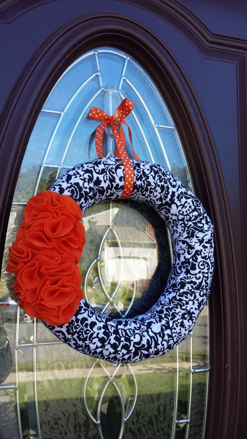 Black and Orange Ruffled Halloween Wreath