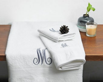 Ręczniki kąpielowe z monogramem, białe, z bawełny organicznej, dostępne w różnych rozmiarach