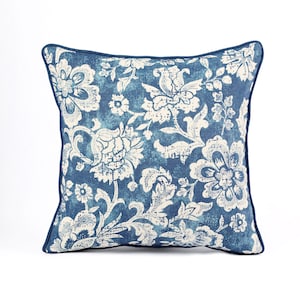 Indigo DOMINOTERIE katoenen kussensloop met opvallende bloemenprint, maten beschikbaar