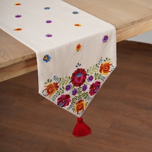Matyo - Camino de mesa color crudo con bordado multicolor y borla, disponible en varios tamaños