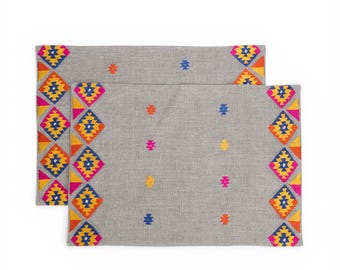FOLK Reinleinen Tischset mit mehrfarbiger Kilim Stickerei