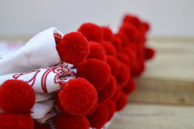 snowflake print 100/% cotton red and white color Christmas table cloth pompom lace sizes available
