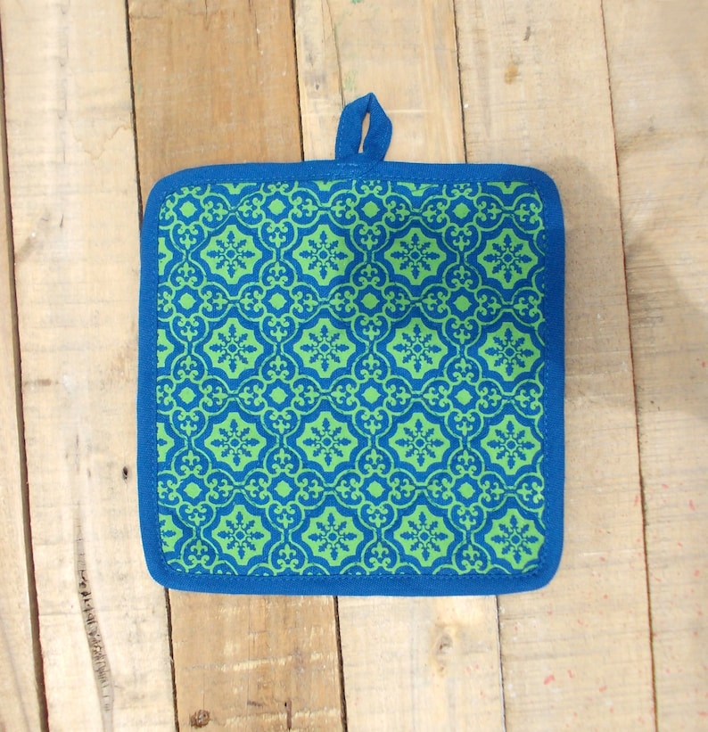 100/% cotton quilted Turquoise and green kitchen accessory retro print printed pot holder size 8X 8