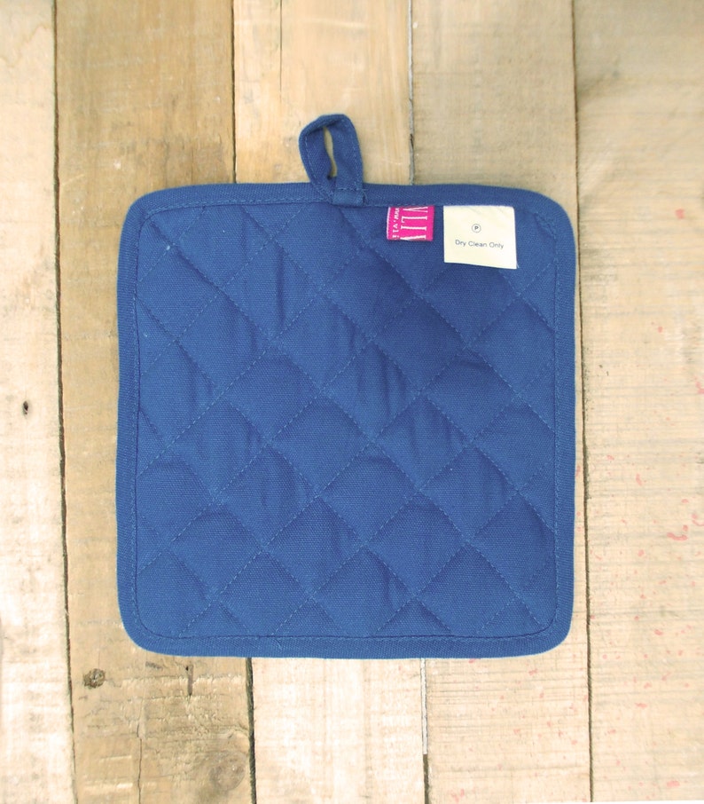 100/% cotton quilted Turquoise and green kitchen accessory retro print printed pot holder size 8X 8