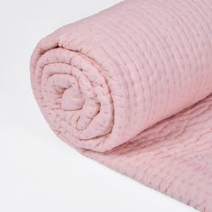BLUSH-kleur katoenen kantha-quilt - quilten met streeppatroon, maten beschikbaar