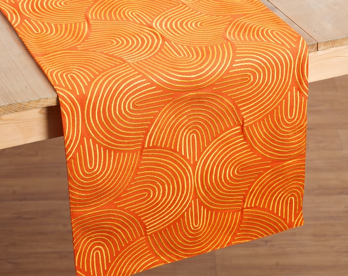 KASHIDAKAARI - Tangerine Läufer mit all over Stickerei, modernes, geometrisches Muster