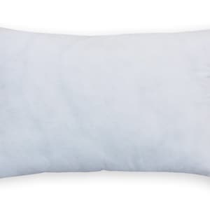 Puede incluir: Una almohada blanca lisa con una textura suave y lisa.