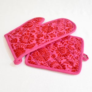 MATYO Hot Pink floral print cotton Pot holder and Glove, view options