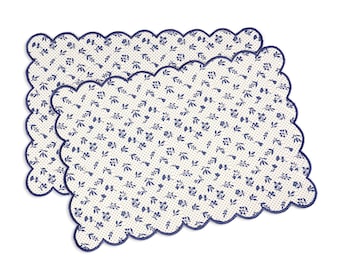 Indigoblauwe geschulpte katoenen placemat met bloemenblokprint, 13 x 19 inch