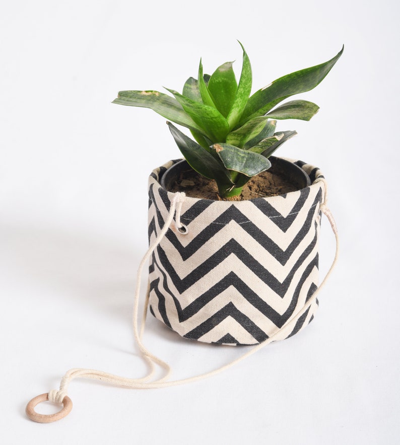 Cotton Canvas plant hanger, chevron pattern, black and white image 1