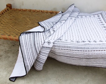 Aztec quilted bedspread, black and white, cotton quilt, geometrical, navajo print, bohemian, tribal, 100% cotton, 90X108 inches