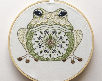 Frog Embroidery Pattern - Pre-printed Fabric for embroidery