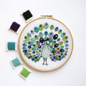 孔雀の刺繍キット - 初心者向け刺繍キット - スパンコールとビーズ付き刺繍キット - 初心者向け刺繍キット - モダン刺繍