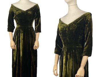 Original 1930's Off the Shoulder Moss Green Velvet Full Length Evening Dress - Bust 33 34