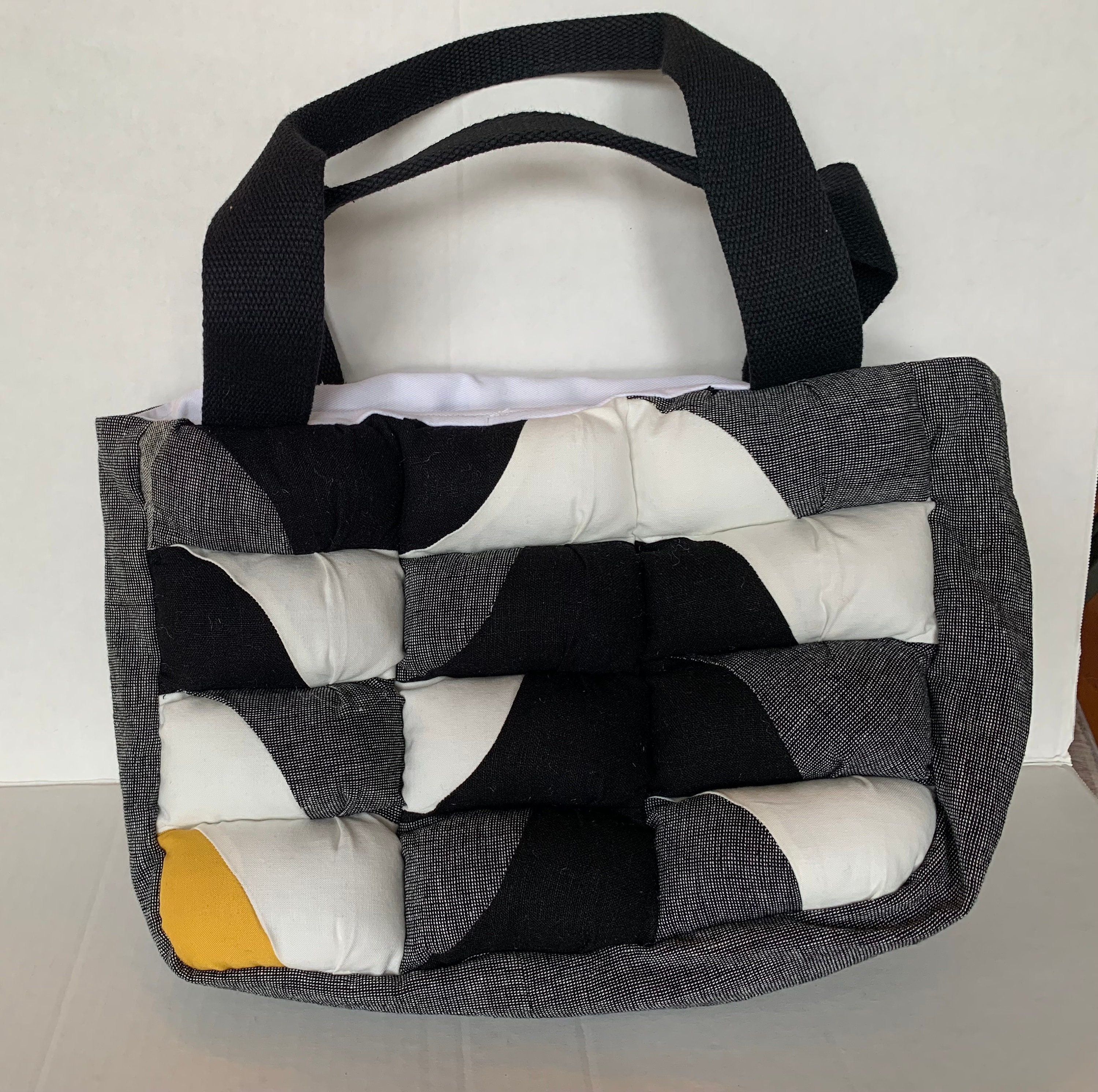 Small puffer tote with geometric modern shapes