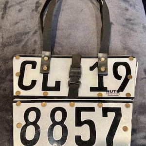 Sac à Main Little Earth En Plaque Minéralogique US Véritable - Cuir Et Métal, état Excellent - Vintage, Fait Main