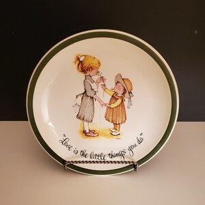 Vintage 1992 Holly Hobbie Collector&#39;s Edition Plate / &quot; Love Is The Little Things You Do&quot; / American Greetings / Collectibles / Decorative