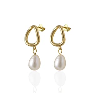 Pearl Drop Earrings for brides, gifts for bridesmaids, gold pearl dangle earrings for flower girls