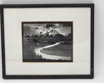 ティトン山脈スネーク川の白黒写真の額入りウォールアート