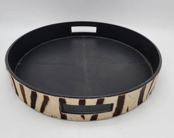 フェイクゼブラレザーの丸型トレイ