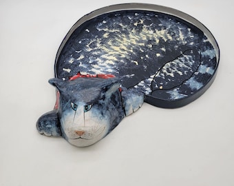 Taca do serwowania kota z papieru-mache 3D, ręcznie robiona, z czerwoną kokardą