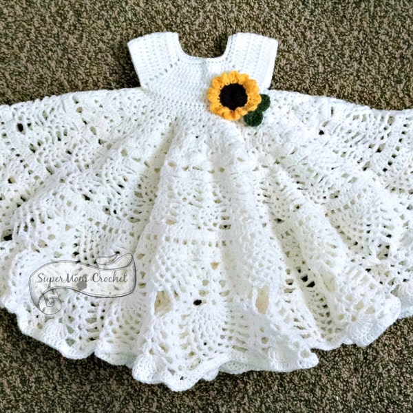 Modèle de robe de bébé au crochet en dentelle d'ananas