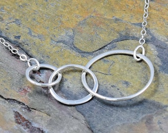 Unity 3 Circle Necklace, Connected Eternity Circles, Family Unity Jewelry, Sterling Silver Handmade 30th Birthday Gift for Mom Family of 3