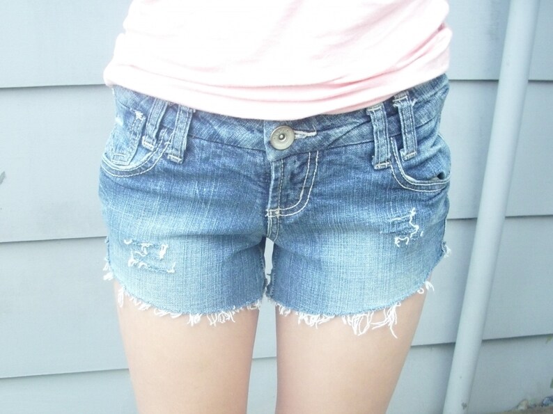 low rise levi shorts