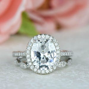 3.25 ctw Oval Bridal Set, Vintage Style Engagement Ring, Man Made Diamond Simulants,Art Deco Ring, Halo Engagement Ring, Sterling Silver