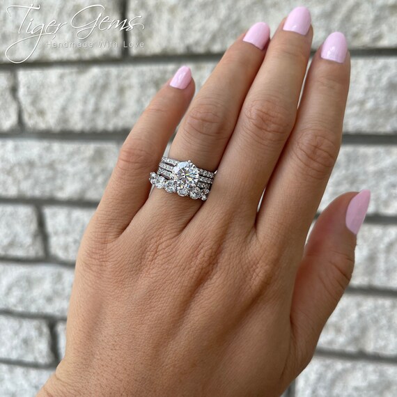 2.25 Ctw 2 Ct 6 Prong Round Accented Solitaire Engagement Ring