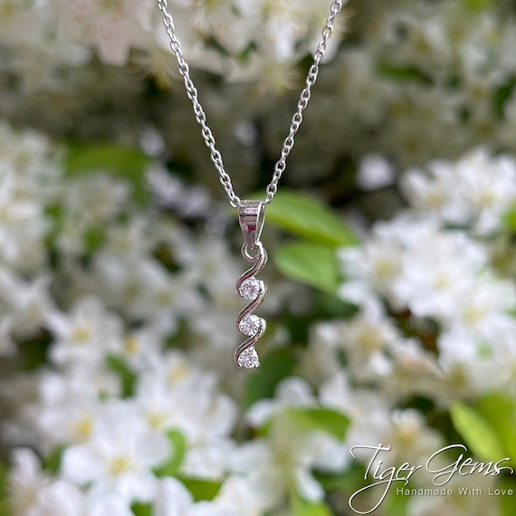 3 diamond drop pendant necklace online