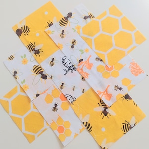 30 x 100% katoen bloemen Sunny Honey Bee geel wit 4" inch stof patchwork vierkanten stukken bedel quilten ambachten