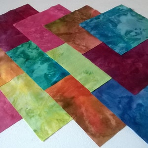 30 x 5 pollici Patchwork CHARM quadrati 100% cotone Batik Tie Dye Tessuto Quilting Artigianato