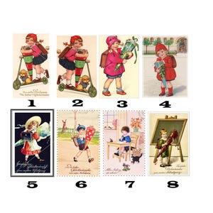 Könnte beinhalten: Eine Sammlung von acht Vintage-Postkarten mit Kindern. Die Postkarten zeigen Kinder mit Schulmaterial, die Roller fahren und Geschenke halten. Die Farbpalette umfasst Rot-, Blau- und Grüntöne, wobei einige Karten Text enthalten.
